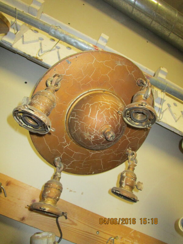 4-Chain Fixture with Character