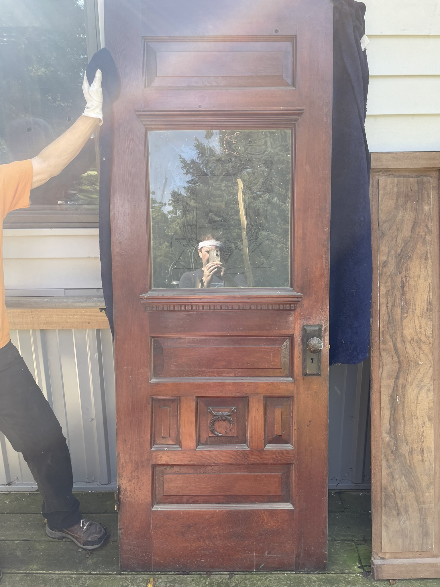 Two Beautiful Etched Glass Doors - Image 4